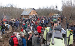 NOTRE DAME DES LANDES, le 25/11/2012 Pique nique geant organise sur le terrain de la ZAD, pour manifester contre le projet d aeroport de Notre Dame des Landes