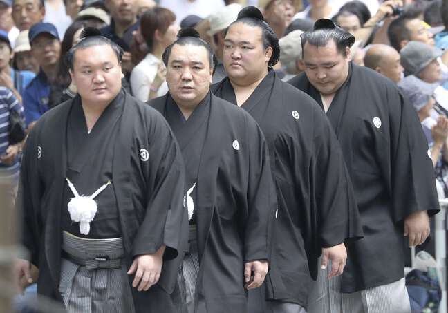 Sumo story Les lutteurs japonais face aux «invasions barbares»