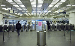 Le dézonage du Pass Navigo les week-end et jours fériés, autrement dit la possibilité pour un usager d'aller partout en Ile-de-France quel que soit son abonnement, à partir du 1er septembre, a été adopté mercredi, a annoncé le Stif, l'autorité organisatrice des transports.