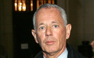Paul Barril, ancien numéro deux de la cellule anti-terroriste à l'Elysée , le 15 novembre 2004 au Palais de justice de Paris