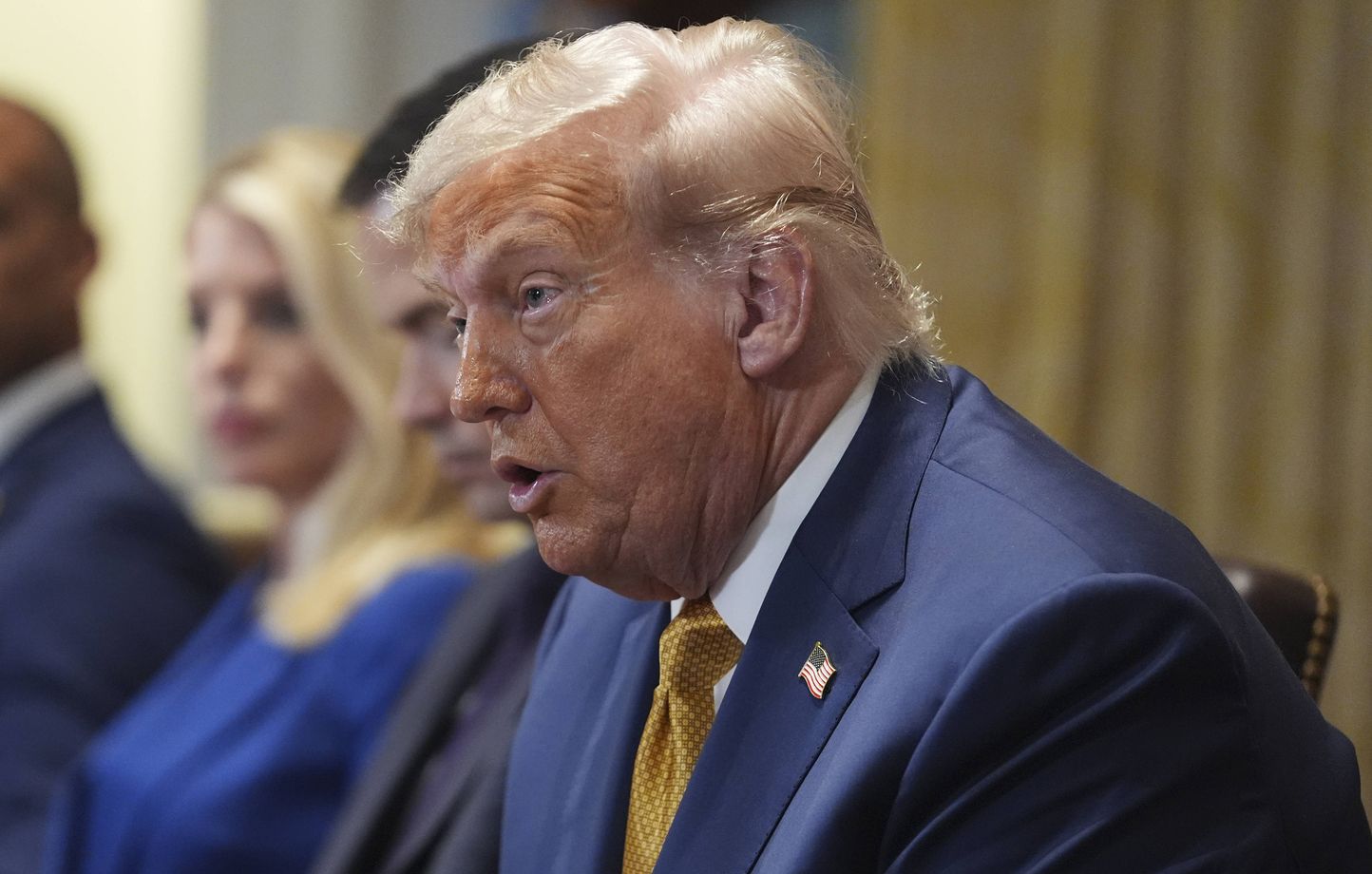 Guerre en Ukraine : Donald Trump promet de nouvelles livraisons d'armes à Kiev et s'en prend à Vladimir Poutine thumbnail