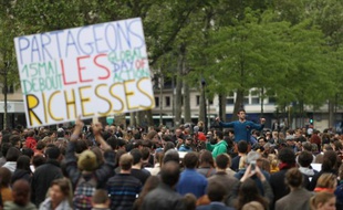 Rassemblement du mouvement Nuit Debout à Paris, place de la République, le 15 mai 2016