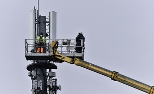 Le Conseil constitutionnel a validé vendredi les dispositifs législatifs "anti-Huawei", contestés par les opérateurs télécoms français SFR et Bouygues Telecom.