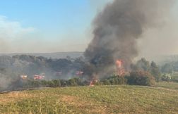Un départ de feu causé par une meuleuse embrase la garrigue héraultaise