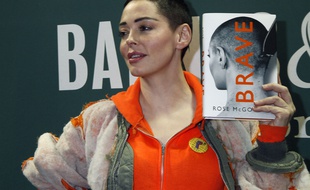 L'actrice Rose McGowan présentant son livre, Brave, à New York
