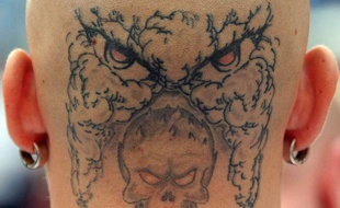 Illustration d'un skinhead.