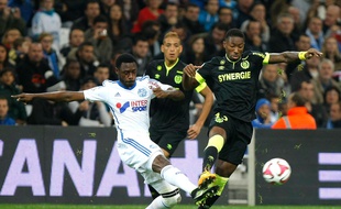 L'attaquant nantais Serge Gakpé, ici, face au Marseillais Nicolas Nkoulou.