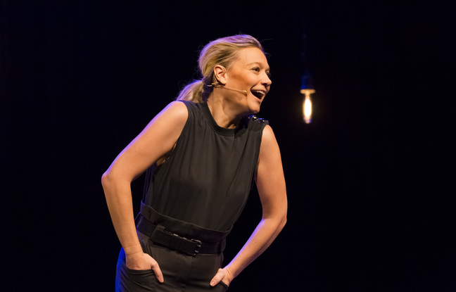 L'humoriste Caroline Vigneaux plaide pour « un féminisme optimiste », et c'est hilarant et instructif