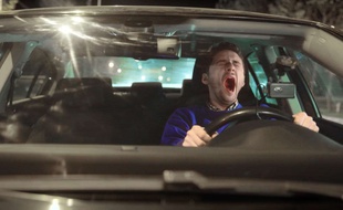 La somnolence au volant est un risque que font courir fréquemment les conducteurs à eux-mêmes et aux autres.