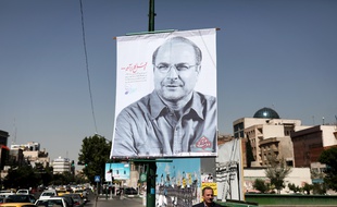 Une affiche représentant Mohammad Bagher Ghalibaf, le maire actuel de Téhéran