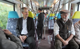 Les voyageurs ont découvert hier un matériel innovant, plus proche du tram que du TER.