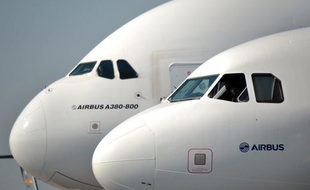 L'avionneur européen Airbus, qui a cédé l'an passé la place de numéro un mondial à son rival américain Boeing, dévoilera jeudi un bilan commercial 2012 meilleur que prévu, même si les compagnies ont boudé son superjumbo A380.