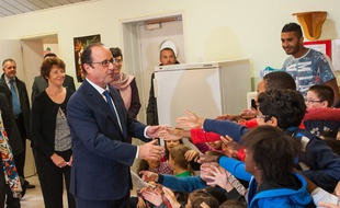François Hollande en déplacement dans une école à Angoulême, le 9 octobre 2014.