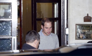 Plus d'un an et demi après leur somptueux mariage, le prince William et son épouse Kate ont annoncé lundi qu'ils attendaient leur premier enfant, futur héritier du trône d'Angleterre, une nouvelle espérée depuis des mois dans le royaume.