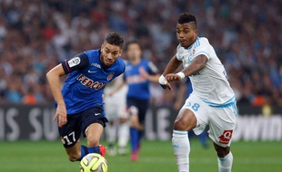 Yannick Ferreira-Carrasco à la lutte avec Mario Lemina, le 10 mai 2015