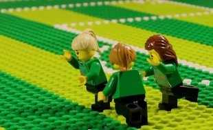 Capture d'écran du but de Stephanie Roche version Lego.