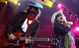 Joe Perry (G) et Steven Tyler du groupe Aerosmith en concert à Chicago, le 24 septembre 2007.