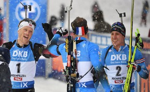 Dale, Jacquelin (de dos) et QFM ont fini sur le podium lors de la poursuite d'Hochfilzen.