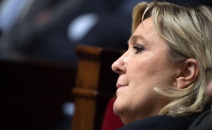 Marine Le Pen s'apprête à refonder son parti lors du congrès du FN.