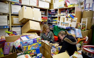 L'association Rejoué raccomode, nettoie et revend des jouets inutilisés et donnés par des particuliers ou des entreprises.