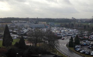 Les caravanes sur le parking du CHRU de Lille.
