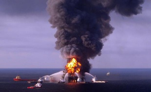 Le ministère américain de la Justice s'apprête à poursuivre des employés du géant pétrolier BP pour la marée noire due à l'explosion de sa plateforme Deepwater Horizon dans le Golfe du Mexique en 2010, affirme mercredi le site internet du Wall Street Journal.