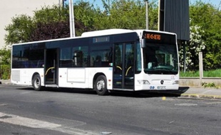 Les escortes policières de soirée n'empêchent pas les caillassages des bus.
