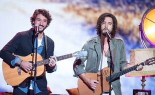 Jeremy Frerot and Flo Delavega du groupe Fréro Delavega.