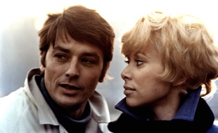 Alain Delon and Mireille Darc in a scene of the film "Jeff" directed by Jean Herman.FRANCE-1969/Credit:NANA PRODUCTIONS/SIPA/1002241510