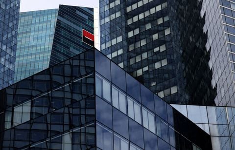 « On crève de chaud… » Les bureaux vitrés de plus en plus pointés du doigt