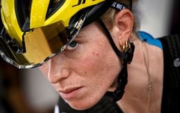 « Vollering se croit dans une cage dorée », gros clash entre Visma et FDJ