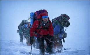 Jason Calrk dans Everest