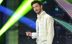 Renan Luce lors d'un concert à Nogent-sur-Marne, en faveur du Téléthon, le 8 décembre 2017.