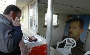 Les services de renseignement américains ont écouté un responsable du ministère syrien de la Défense "en panique" au cours "de conversations téléphoniques avec le chef de l'unité des armes chimiques", après l'attaque de la semaine dernière.