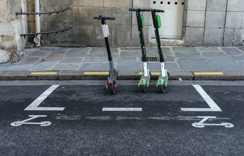 Paris : La policière blessée dans un accident de trottinette n'a pas survécu