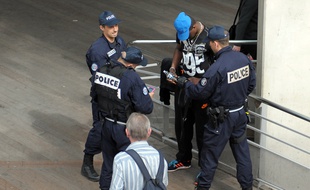 Des policiers procèdent à un contrôle (image d'illustration)