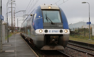 Le 10 février 2016, illustration TER en gare de Blanquefort (Gironde)