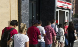 L'Espagne comptait à la fin du deuxième trimestre près de 5,7 millions de chômeurs, soit un taux de 24,63%, encore en hausse malgré les effets saisonniers habituels liés au tourisme, selon les chiffres officiels publiés vendredi.