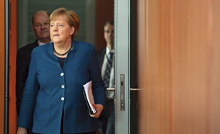 Lorsqu'elle demande à un ministre de prendre la porte, Angela Merkel montre l'exemple