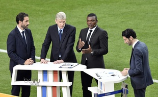 Les consultants de BeIN Sports Robert Pires, Arsène Wenger, Marcel Desailly et le journaliste Alexandre Ruiz, le 10 juin 2016 au Stade de France avant France-Roumanie