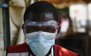 En Ouganda, un soigneur pour les victimes d'Ebola (image d'illustration).