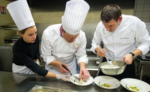 La Formule Jeunes des Etoiles d'Alsace propose des menus à prix réduits aux moins de 35 ans. Là, un dos de maigre rôti façon grenobloise, beurre noisette mousseux et gnocchis aux herbes.