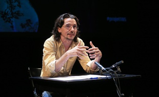 Stanislas Nordey, directeur du Théâtre national de Strasbourg, présente son projet pour l'institution le 24 mars 2015 à Strasbourg.