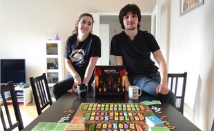 Alice et Yoann, fans de musique métal ont lancé Rolliver, un jeu de société pour soutenir la scène amateur