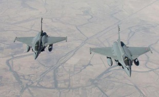Deux chasseurs Rafale français en vol de reconnaissance au dessus de l'Irak, le 15 septembre 2014