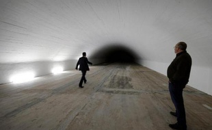 Espionnage électronique, scandale de la NSA... alors que les groupes technologiques américains sont accusés de collaborer avec les services secrets, en Suisse les entreprises de stockage de données voient les clients affluer et elles ambitionnent de devenir le coffre-fort numérique du monde.