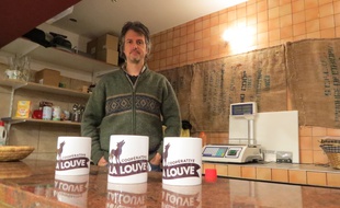 Tom Boothe, AmÈricain installÈ ‡ Paris depuis 2002, est prÈsident des Amis de La Louve, association qui projette de lancer un supermarchÈ coopÈratif dans le 18e arrondissement de Paris.