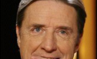 Un déluge de critiques s'est abattu vendredi sur l'animateur et écrivain Pascal Sevran, à la suite de propos jugés racistes qui ont déclenché le dépôt d'une plainte et de multiples appels à le priver d'antenne sur la télévision publique.