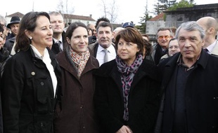 Segolene Royal (à g.), Mazarine Pingeot, Martine Aubry et Gilbert Mitterrand à la cérémonie pour le 15e anniversaire de la mort de François Mitterrand, à Jarnac, le 8 janvier 2011.