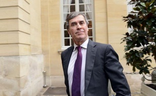 Jérôme Cahuzac et Jean-Luc Mélenchon se sont vivement affrontés lundi soir sur France 2 au sujet des moyens de réduire la dette, le premier accusant son interlocuteur de vouloir l'échec du gouvernement actuel.